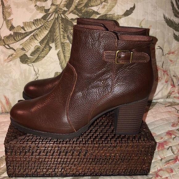 Clarks 9.5 Ultimate Comfort Brown Leather Booties - Picture 1 of 8
